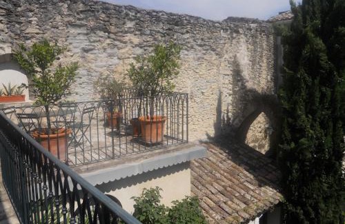 Villeneuve-les-Avignon Apartamento | Bel Appartement Dans Cloitre Arbore