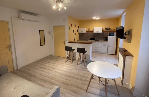Soubes Casa | Bel Appartement Bord de Rivière, Piscine
