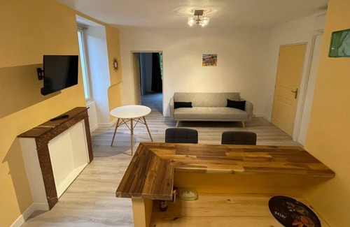 Soubes Casa | Bel Appartement Bord de Rivière, Piscine