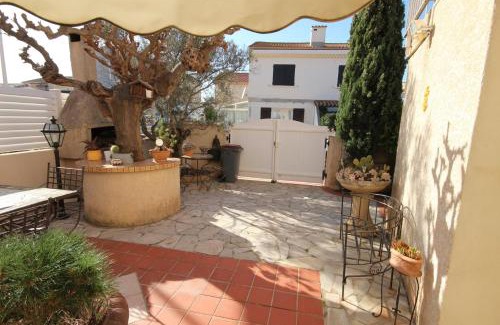 Portiragnes-Plage Apartamento | Bel Appartement climatisé de plain pied 80m de la mer grand séjour 2 chambres belle terrasse LXRM3