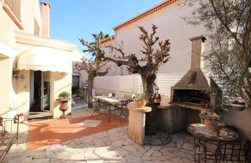 Portiragnes-Plage Apartamento | Bel Appartement climatisé de plain pied 80m de la mer grand séjour 2 chambres belle terrasse LXRM3