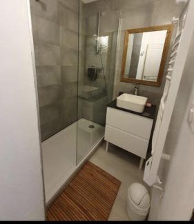 Le Penon Apartamento | Bel appartement climatisé refait à neuf 100 m de l'océan et toutes commodités 3 e étage sans ascenseur