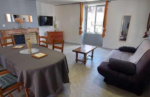 Mutigney Apartamento | Bel Appartement en Plein Centre du Village de Pesmes, Tout Équipé