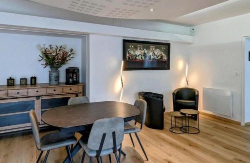 Vesoul Casa | Bel appartement rénové avec WiFi et parking sécurisé à Vesoul - FR-1-583-473