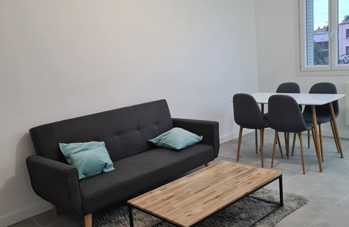 Route de Beaucaire Apartamento | Bel Appartement Refait à Neuf à 15 min du Centre de Nîmes