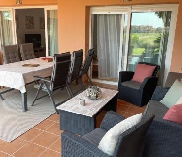 Los Martínez Apartamento | BEL APPARTEMENT REZ De CHAUSSEE AVEC DOUBLE TERRASSE FACE AU LAC ET AU GOLF