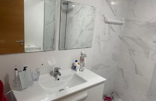 Los Martínez Apartamento | BEL APPARTEMENT REZ De CHAUSSEE AVEC DOUBLE TERRASSE FACE AU LAC ET AU GOLF