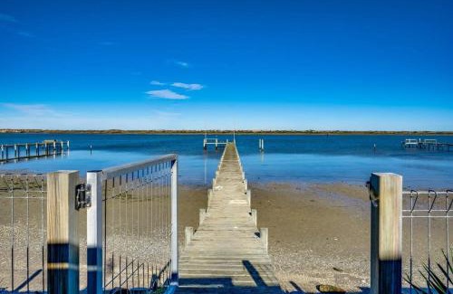 Nangkita Casa | Beladura - 35 Goolwa Channel Drive Hindmarsh Island - Linen Included