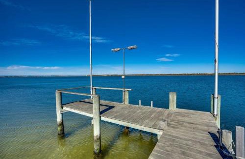 Nangkita Casa | Beladura - 35 Goolwa Channel Drive Hindmarsh Island - Linen Included