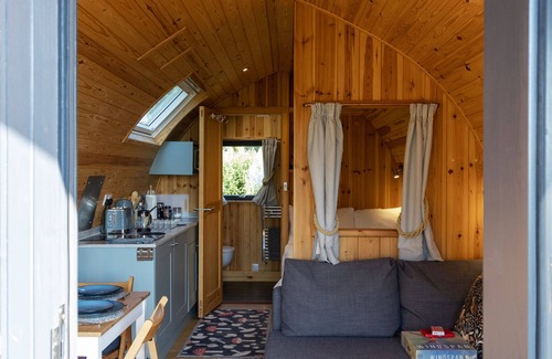 Dunbar Cabina | Belhaven Bay Pod-Cabaña de madera-Superior-Baño con ducha-Vista al Mar