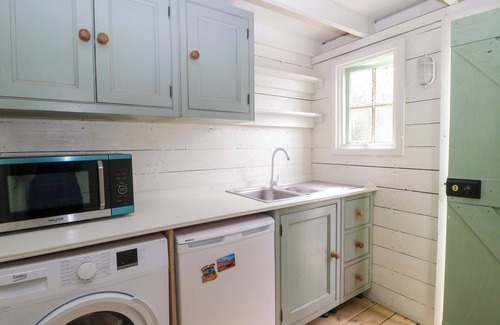 Ashton Keynes Cabaña | BELL 1, pet friendly, character holiday cottage in Malmesbury