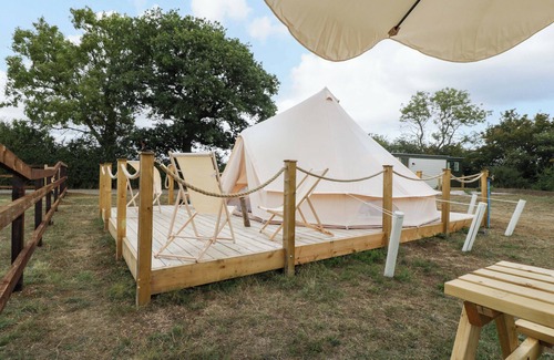 Ashton Keynes Cabaña | BELL 1, pet friendly, character holiday cottage in Malmesbury