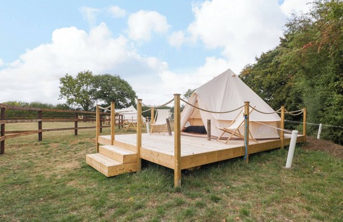 Ashton Keynes Cabaña | BELL 2, pet friendly, character holiday cottage in Malmesbury