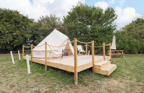 Ashton Keynes Cabaña | BELL 2, pet friendly, character holiday cottage in Malmesbury
