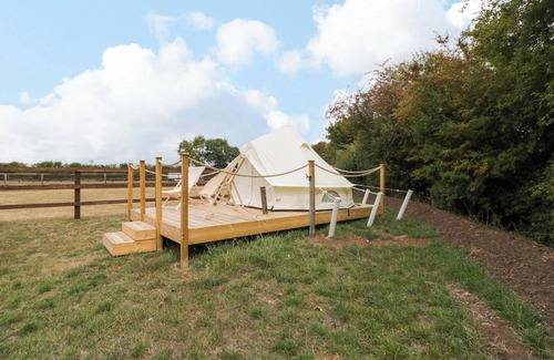 Ashton Keynes Cabaña | BELL 3, pet friendly, character holiday cottage in Malmesbury