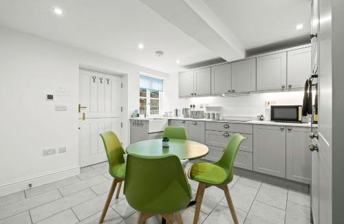 Ludwel Casa | Bell Cottage by Ludlow Castle with onsite parking