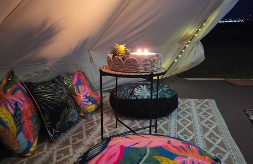 Durrington Alquiler De RV | Tienda de campaña-Communal washrooms-Vista al campo-Bell Tent