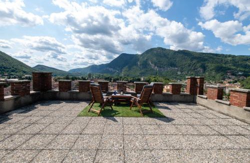 Canzo Apartamento | Bella Alda Beautiful Como Castle Penthouse