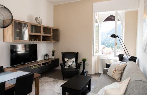 Canzo Apartamento | Bella Alda Beautiful Como Castle Penthouse