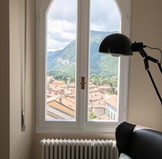 Canzo Apartamento | Bella Alda Beautiful Como Castle Penthouse