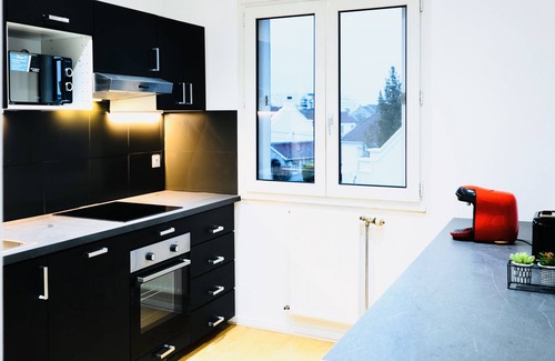 La Chapelle-Saint-Luc Apartamento | Bella Luna II - Elégant Appart Centre Ville - Parking Gratuit- Wifi Ultra Rapide