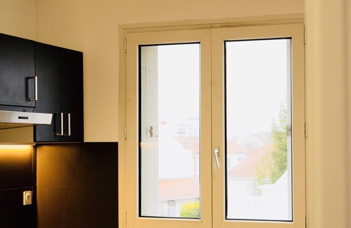 La Chapelle-Saint-Luc Apartamento | Bella Luna II - Elégant Appart Centre Ville - Parking Gratuit- Wifi Ultra Rapide