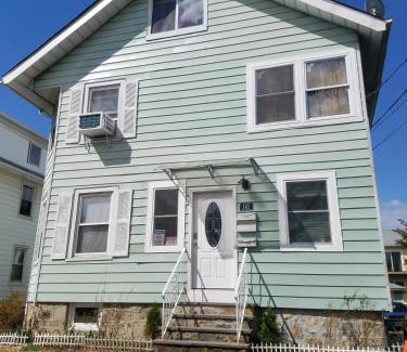 Cove - East Side - Shippan Apartamento | Bella room near downtown Train I-95 & beaches