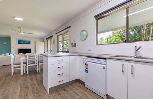 Agnes Water Casa | Bella Rose - 3 BR w/ Boat Parking - Walk to Beach