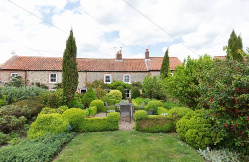 Stiffkey Cabaña | Bella's Cottage - a self catering cottage that sleeps 3 guests in 2 bedrooms