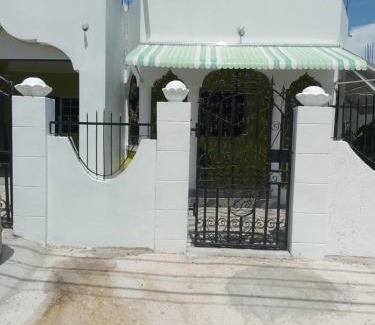 May Pen Apartamento | Bella's Cottage