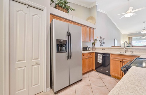 Biggar Condominio | Bella Terra - Top floor condo with Lake Views!