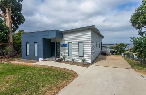 Mallacoota Casa | Bella Views Pet Friendly With Expansive Views