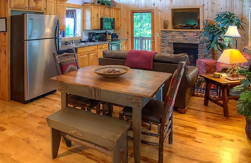 Cleveland Cabina | Bella Vista II- Luxury Couples Cabin with Phenomenal Mountain Views and Hot Tub