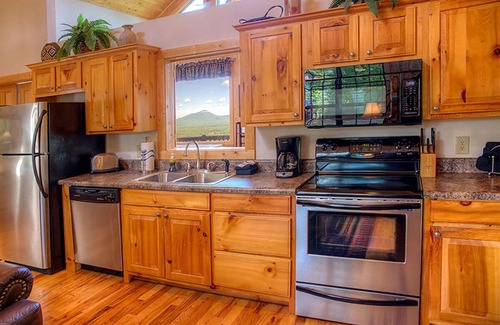 Cleveland Cabina | Bella Vista II- Luxury Couples Cabin with Phenomenal Mountain Views and Hot Tub