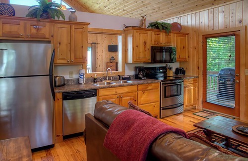 Cleveland Cabina | Bella Vista II- Luxury Couples Cabin with Phenomenal Mountain Views and Hot Tub