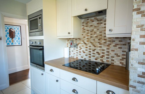 Criccieth Cabaña | Bella Vista - sleeps 8 guests in 4 bedrooms