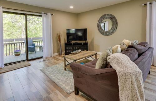 Bella Vista Casa | Bella Vista Townhome with Deck Near Back 40 Trails!