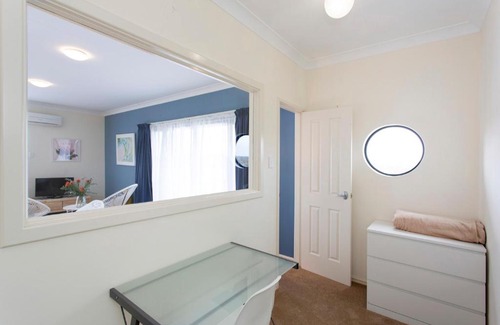 Hamilton Hill Villa | Bella Vista Townhouse with Views