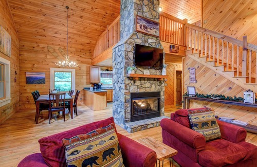 Fleetwood Cabina | Bella Woods Cabin - Privacy, Outdoor fireplace, Hot tub, game room on 14+ wooded acres