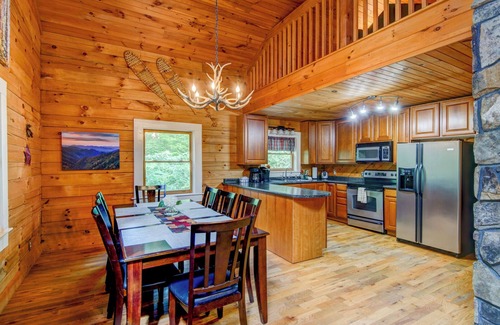 Fleetwood Cabina | Bella Woods Cabin - Privacy, Outdoor fireplace, Hot tub, game room on 14+ wooded acres