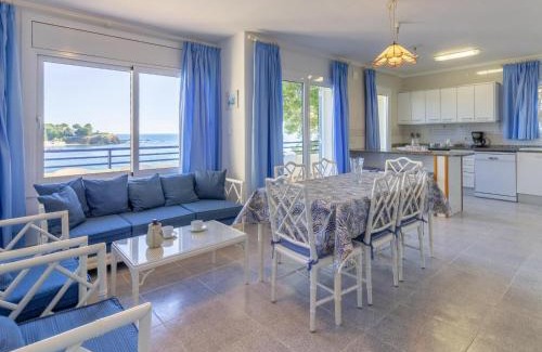 Llanca Casa | BELLAMAR A - Casa adosada para 10 personas en primera línea de mar en Llançà. - ES-228-11