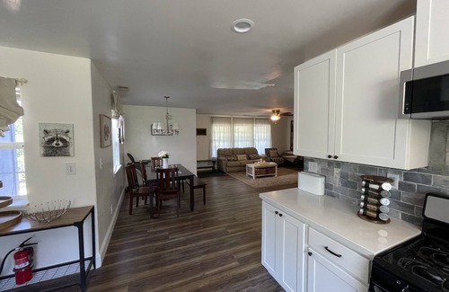 Oakhurst Cabaña | Bellas Cottage-Yosemite Oakhurst Bass Lake winter special lowest price of the yr