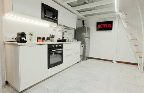 Tricolore Apartamento | BELLAVITA LOFT Milano Center near Duomo,Central Station, Navigli
