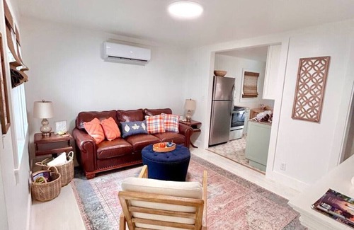 Eagle Rock Cabaña | Belle Cottage a sweet lake side stay has walk down to water & screened porch