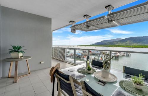 Cairns Central Business District Apartamento | Belle Escapes 14 Harbour Lights with tranquil ocean views