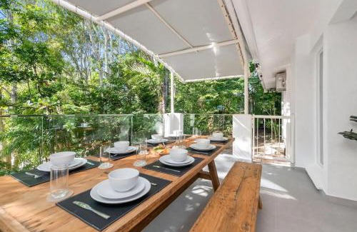 Palm Cove Casa | Belle Escapes Sandpipers Beach House