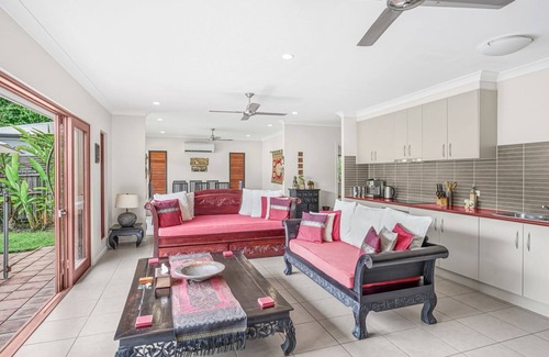 Palm Cove Casa | Belle Escapes Villa Latania Palm Cove