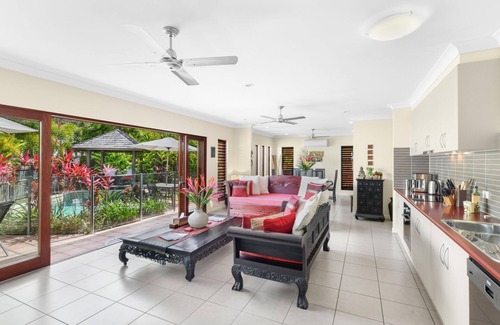 Palm Cove Casa | Belle Escapes Villa Latania Palm Cove
