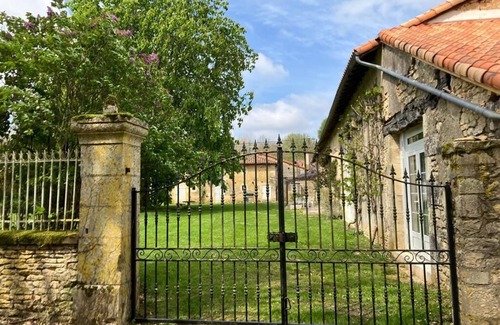 Blanzay Casa | Belle Maison à 3kms de la Vallée des Singes