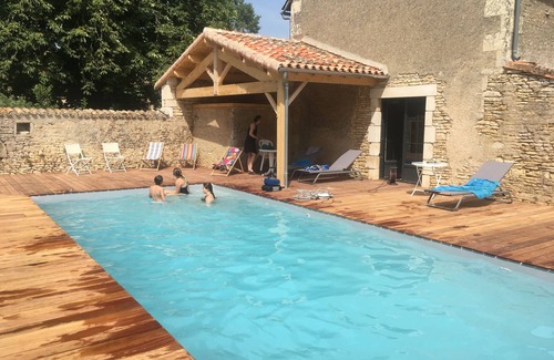 Blanzay Casa | Belle Maison à 3kms de la Vallée des Singes